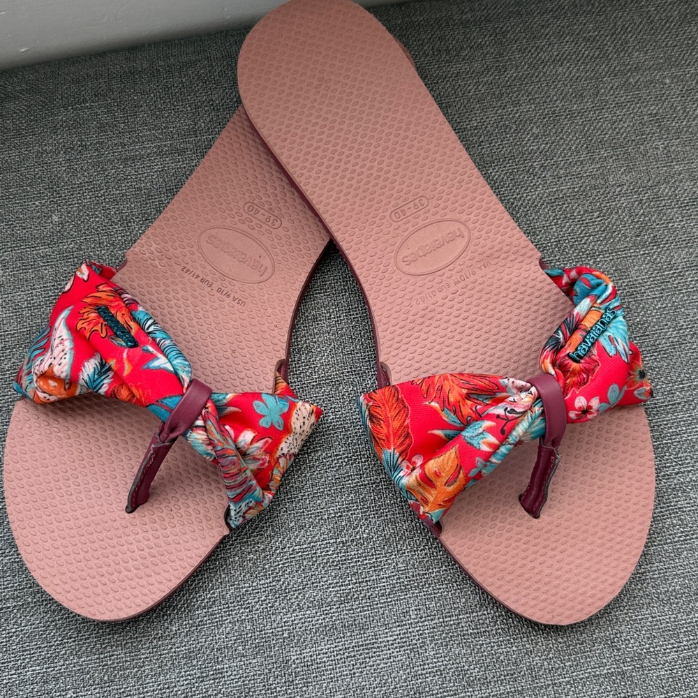 Havaianas Red and Brown Floral Flip Flops- Never Worn!